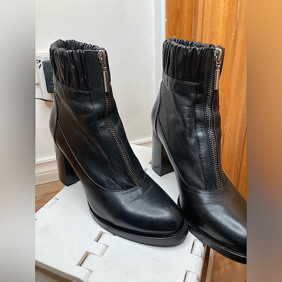 zip front leather ankle boots - Picture 3 of 10
